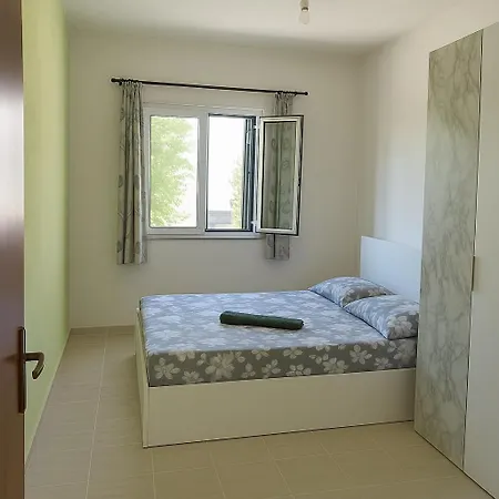 Hilltop Apartment *
